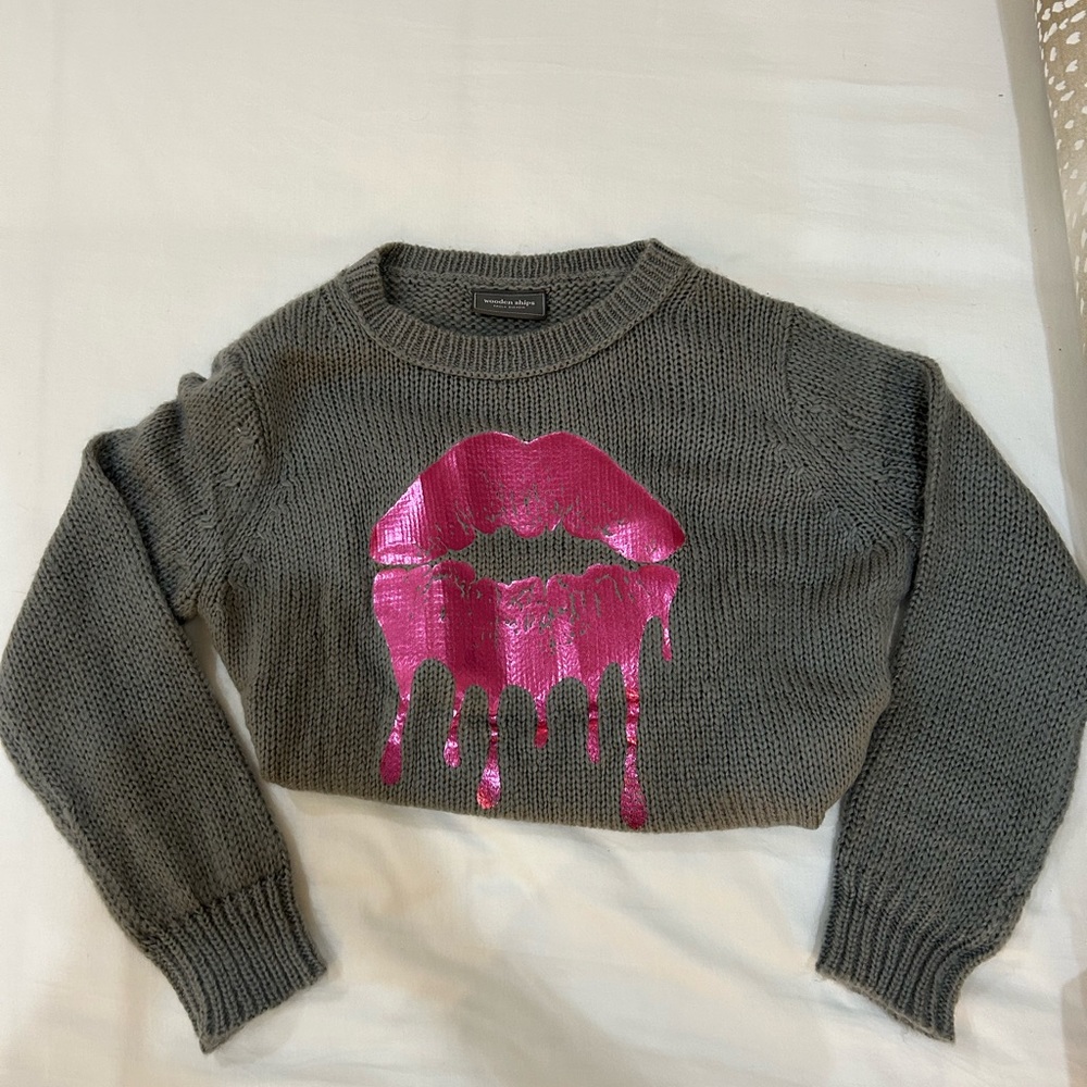 Lips sweatshirt- Wooden ships